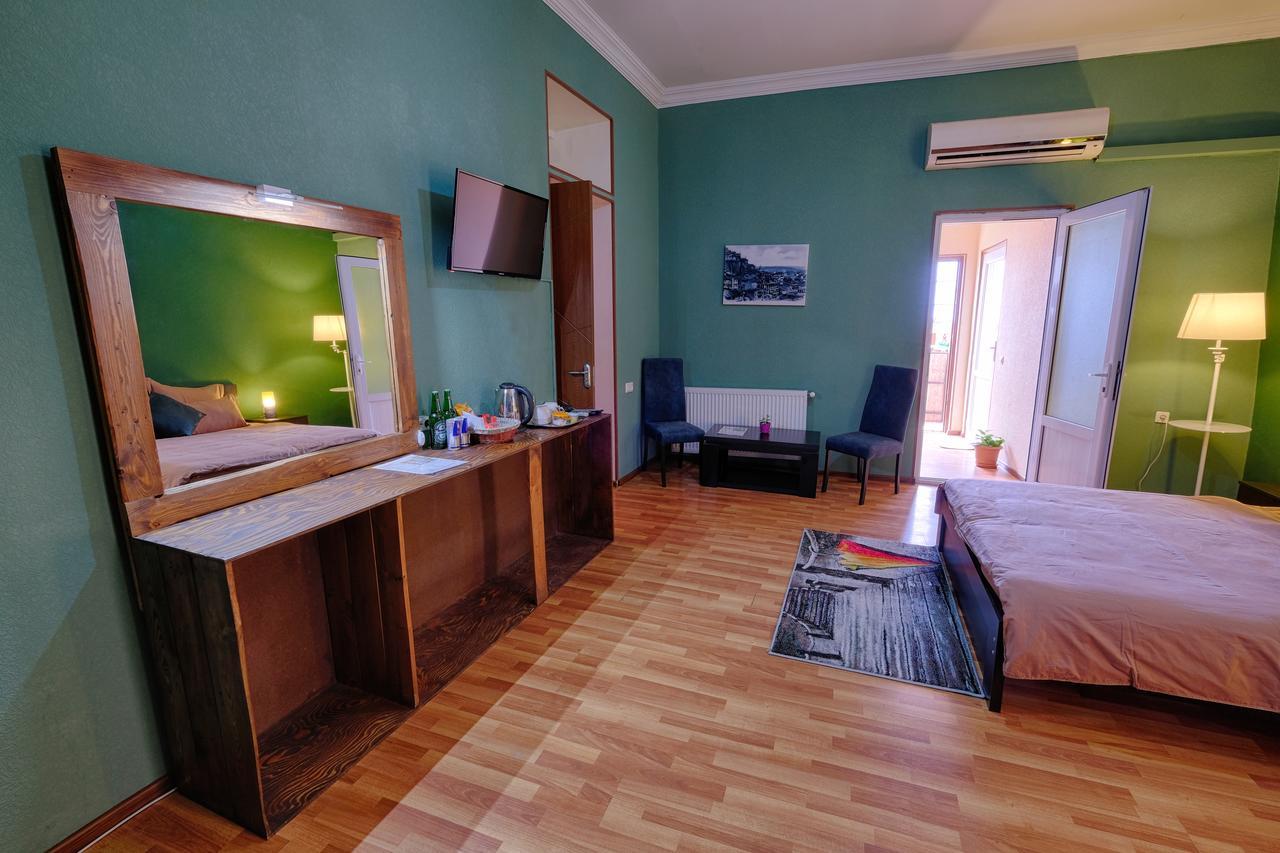 Euphoria Inn Tbilisi ภายนอก รูปภาพ